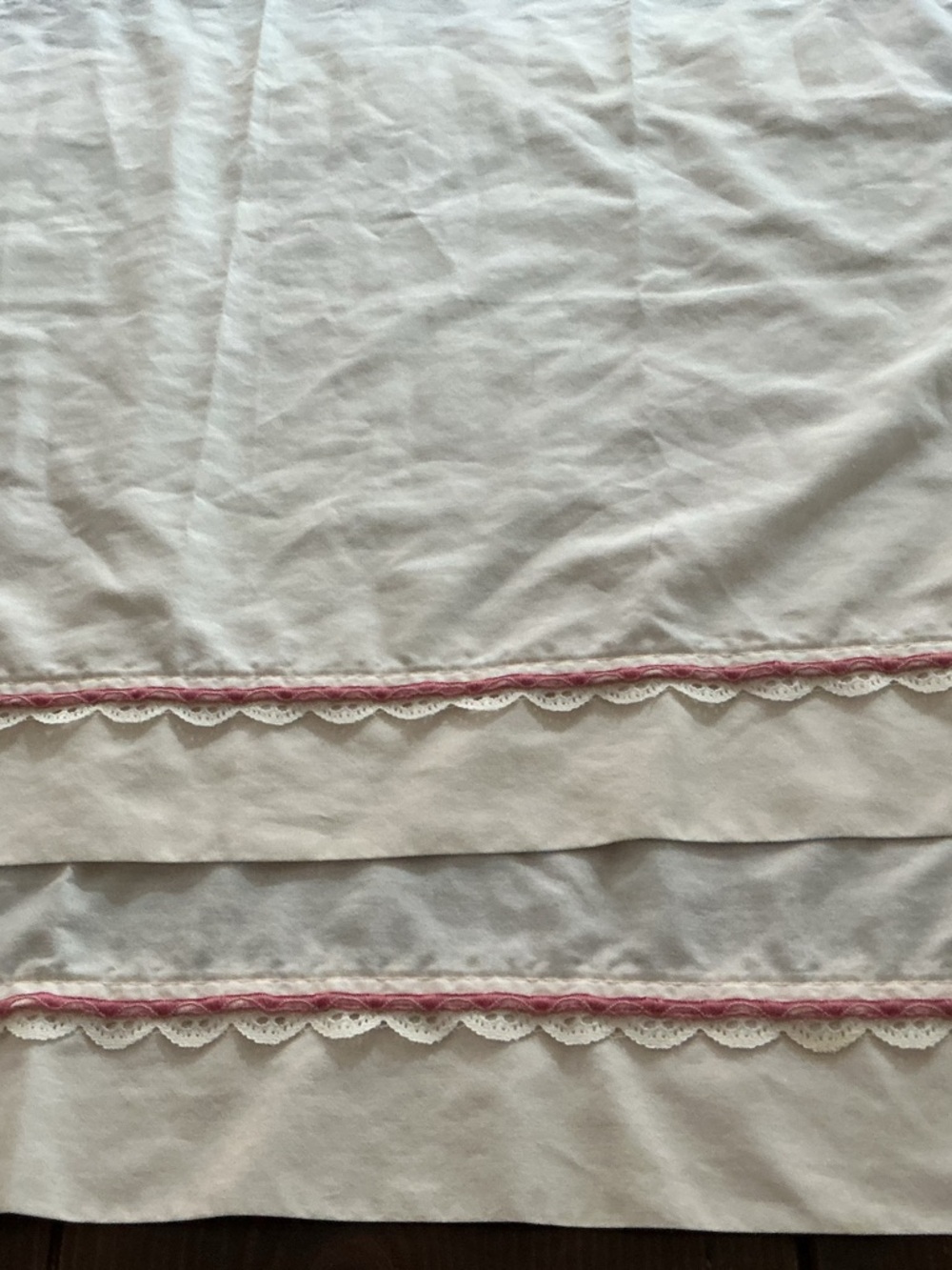 Adorable Vintage Curtains w Lacey Ribbon Trim